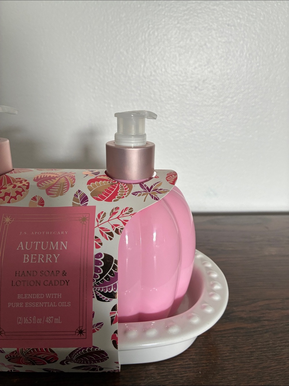 NWT- Autumn Berry Scented Hand Soap & Lotion Pumpkin Dispensers w/ Ceramic Tray - Picture 16 of 17